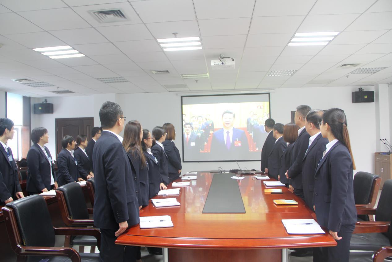 中心党员群众收看中国共产党十九次全国代表大会实况直播2.jpg 中心党员群众收看中国共产党十九次全国代表大会实况直播2.jpg