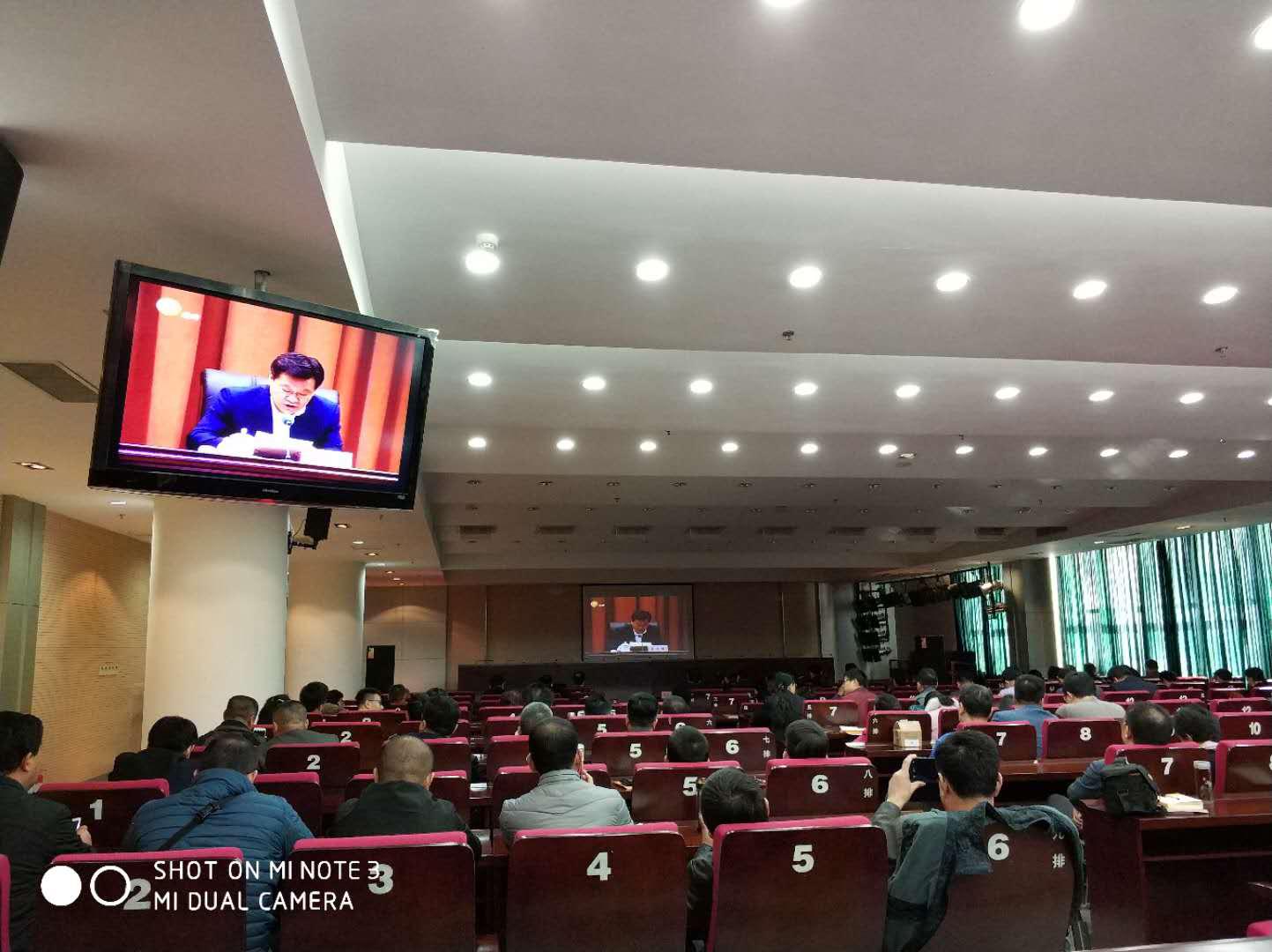 中心支部班子成员收看省委宣讲团党的十九大精神报告会.jpg 中心支部班子成员收看省委宣讲团党的十九大精神报告会.jpg