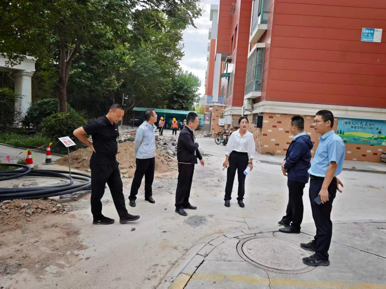 中心技术人员赴交通花园“3+N”既有改造项目现场观摩学习