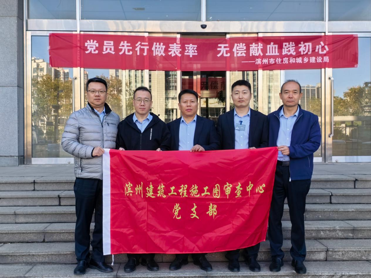 中心党员职工积极参加“党员先行做表率 无偿献血践初心”活动